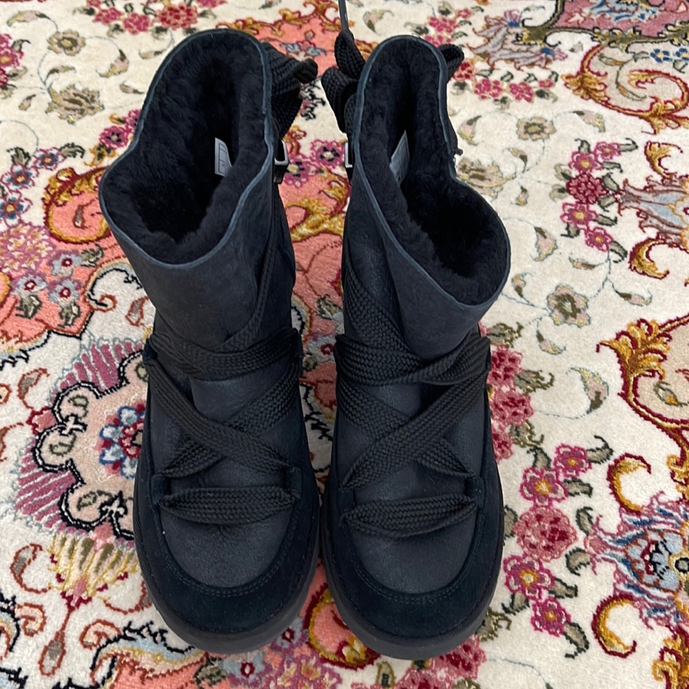 Women NWOT Black UGG Wedge Booties Suede Sherpa Lining Size 7.5 Winter Boots